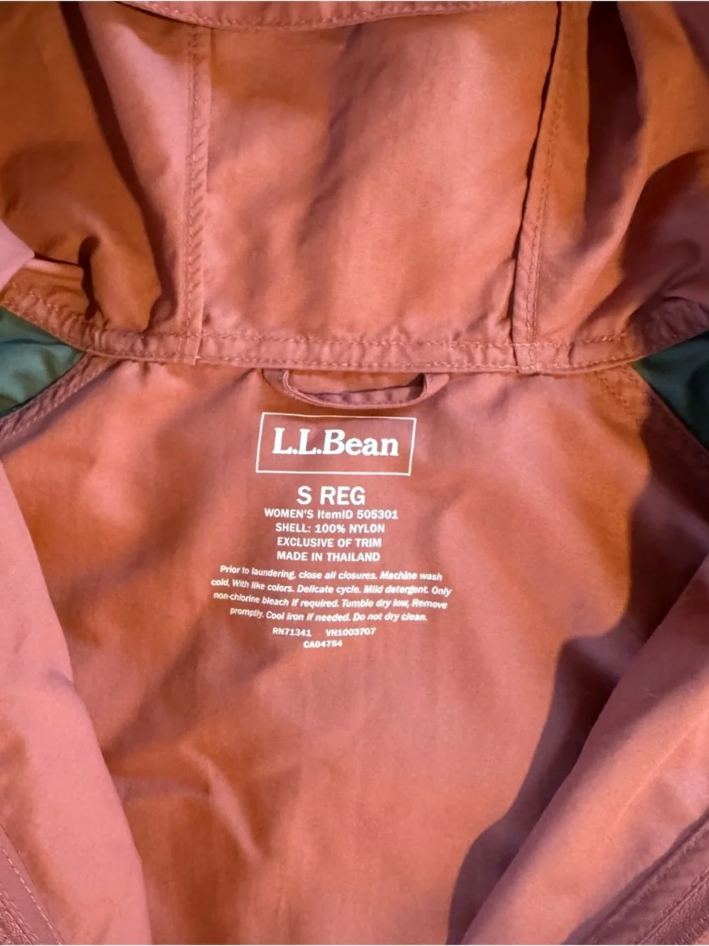 L.L.Bean Women's Mountain Classic Anorak, Multi-Color - Picture 3 of 3